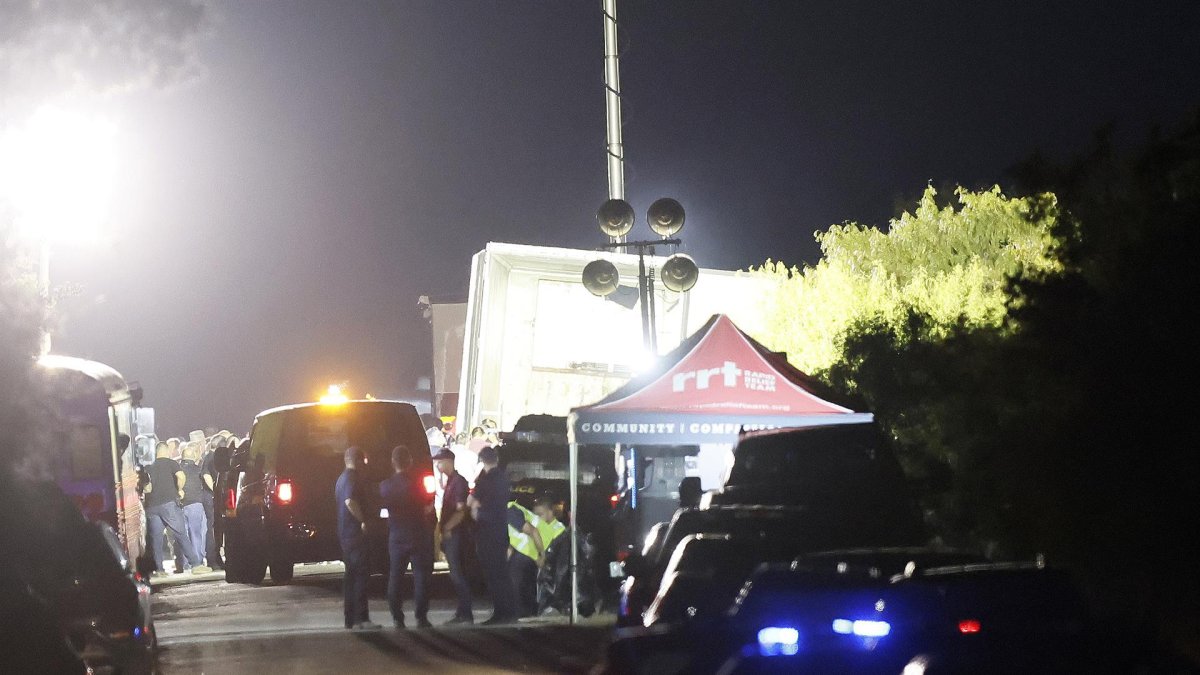 La primera llamada de alerta llegó en torno a las seis de la tarde, hora local, de parte de un trabajador de la zona que escuchó gritos de auxilio