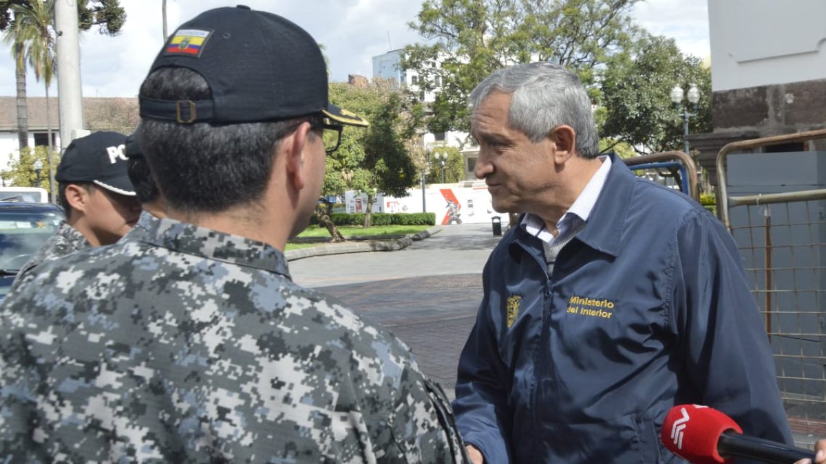 El funcionario dijo además que la postura del Gobierno es dialogar con otros representantes de los movimientos indígenas, exceptuando a Iza, máximo líder de la Conaie.