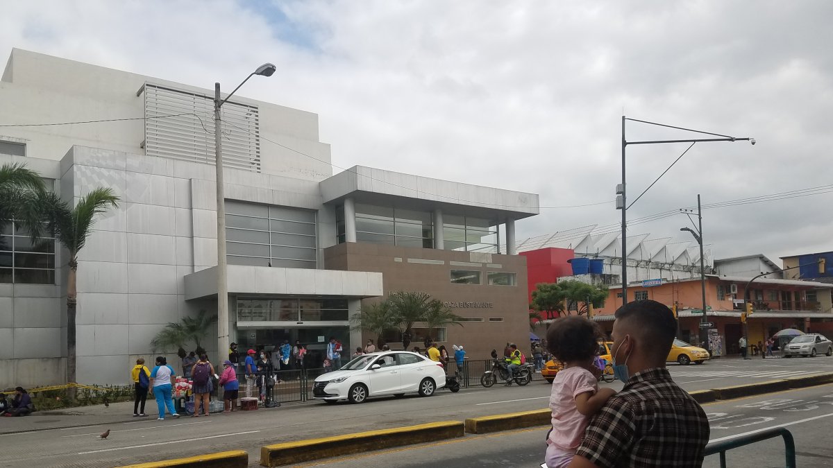 Según el usuario José Severino, en el hospital Francisco Icaza Bustamante le dijeron que no había reactivos para un examen de sangre de su niña.