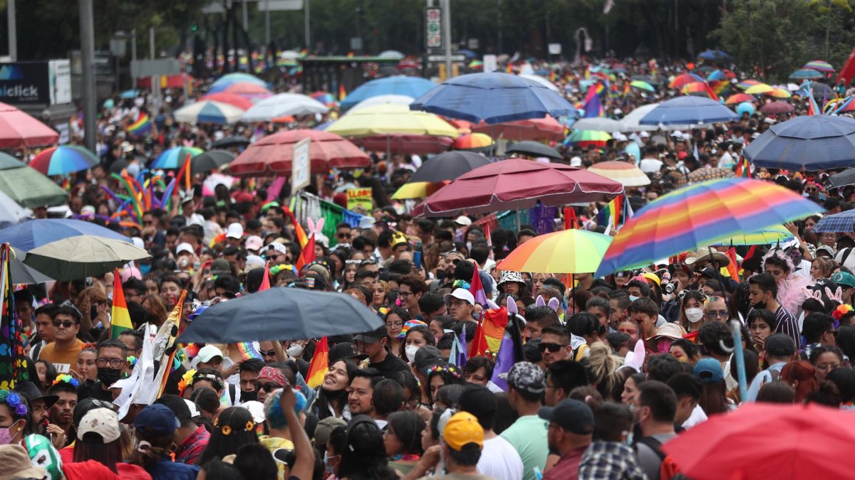 Miles de personas participaron en la marcha del orgullo LGBT+, el 25 de junio de 2022 en la Ciudad de México (México).