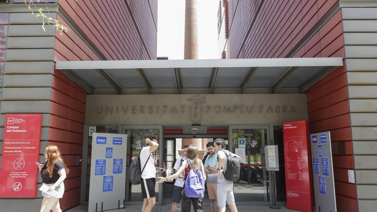 Referencia estudiantes de universidad