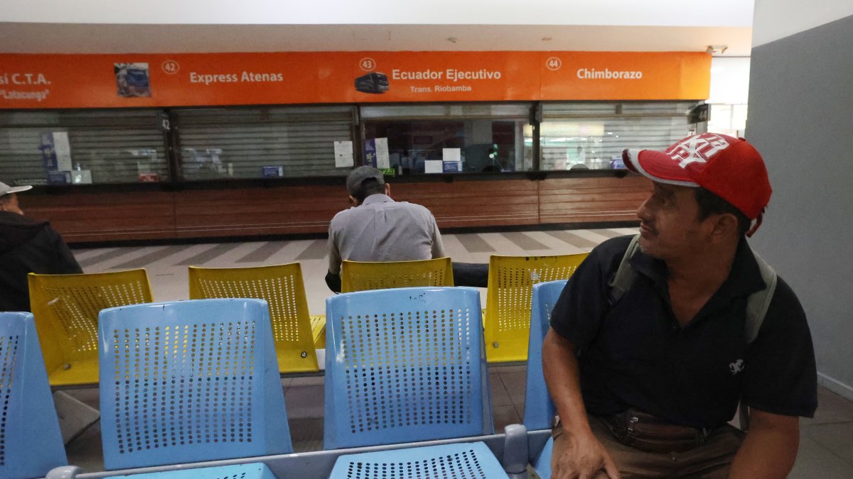 El cierre de ventanillas de algunas cooperativas genera zozobra e incertidumbre en los viajeros.