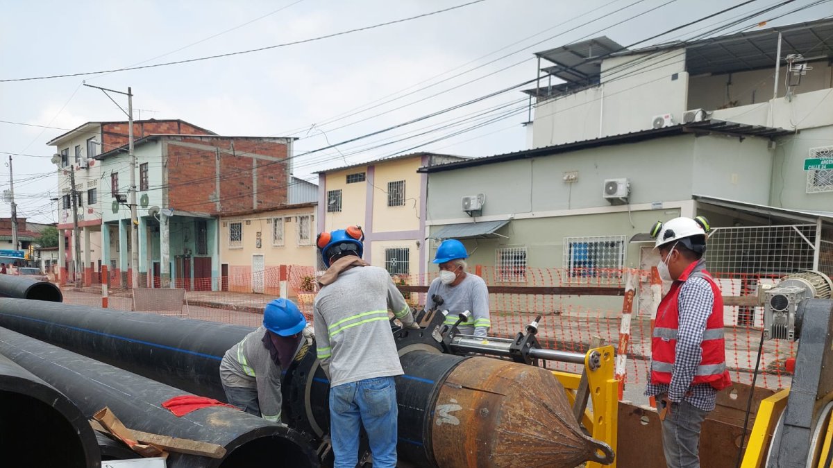 El trabajo de Interagua es constante para rehabilitar el alcantarillado y mantener el sistema funcionando como se debe.