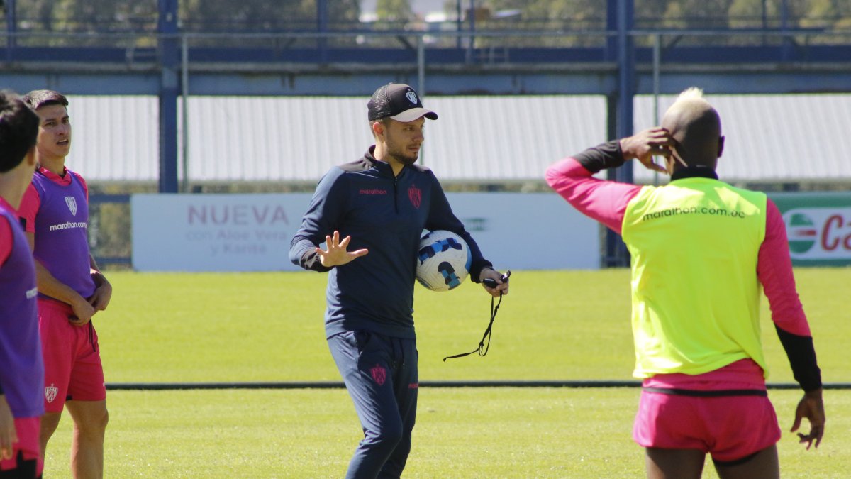 Martín Anselmi asumió el mando de Independiente del Valle tras la salida del portugués Renato Paiva al fútbol mexicano. Es su segunda experiencia como técnico.