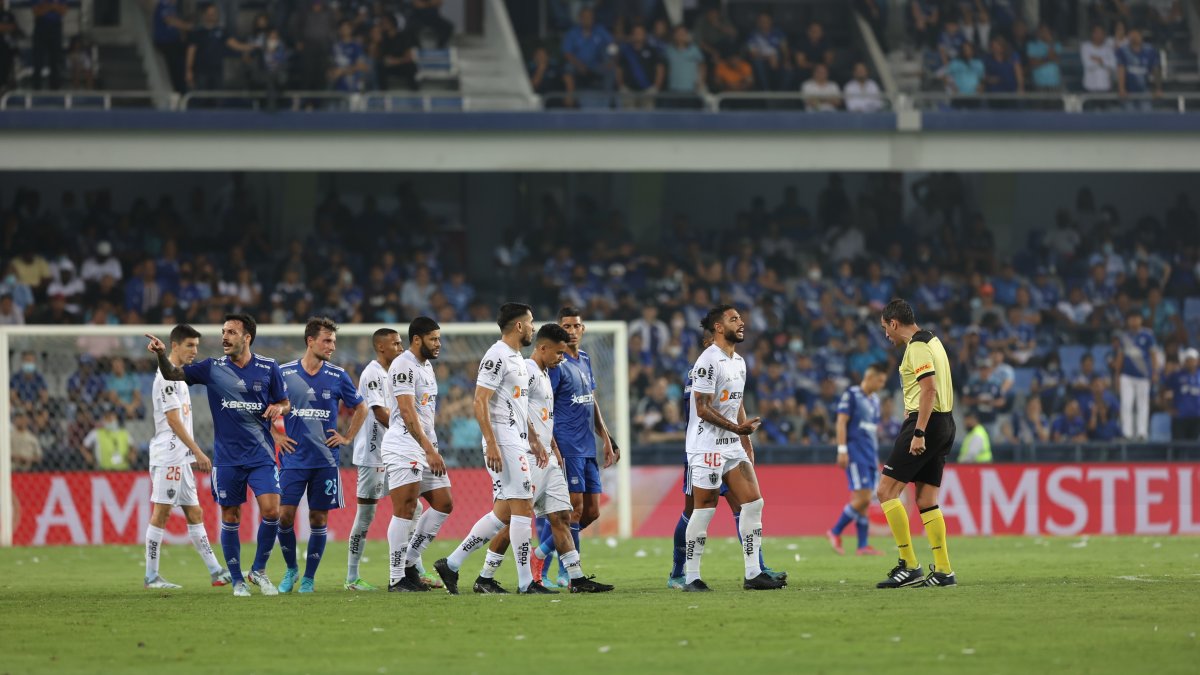 A pesar de las diferencias económicas entre un equipo y otro, los azules pelearon a la altura en este choque de ida.