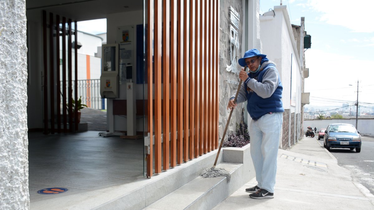 Quito. El Liceo Matovelle ayer lució así. Luego de albergar el primer día de diálogo, el ambiente es de tranquilidad.