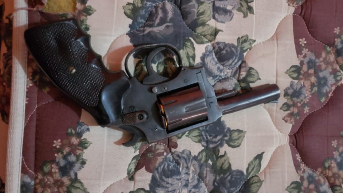 Los sujetos se movilizaban en motocicleta, tras operativos la Policía detuvo a dos sospechosos y decomisó las armas.