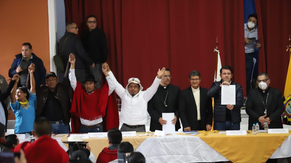 Finaliza el paro nacional con un acuerdo entre las partes: Conaie y Gobierno.