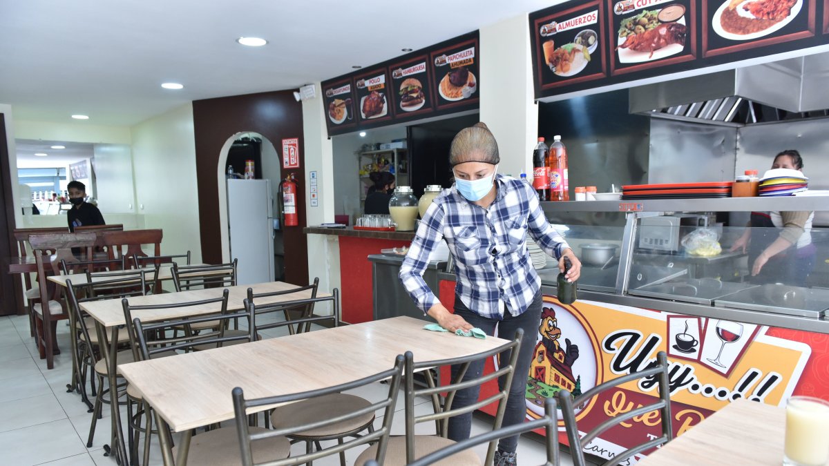 Preocupación. Por los hechos de violencia que se dieron por 18 días, las personas evitaron salir y eso afectó a los restaurantes en Quito.