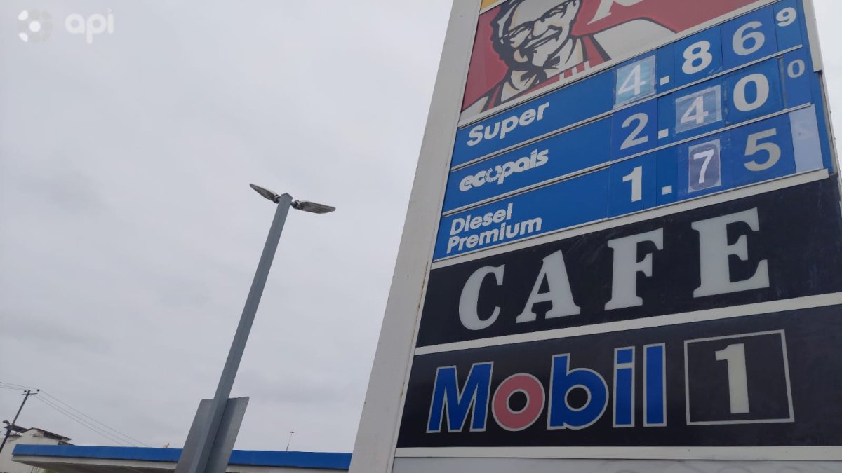 Durante un recorrido por varias gasolineras de Guayaquil se constató el nuevo valor