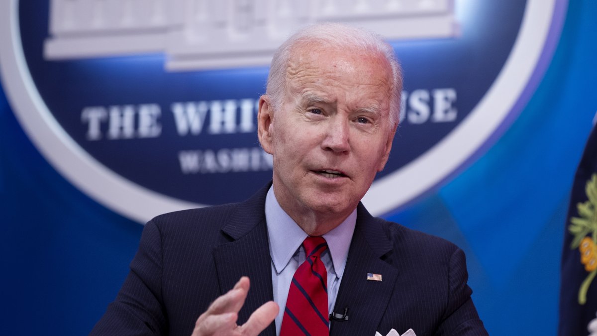 El presidente de EE.UU., Joe Biden, habla durante una reunión con gobernadores demócratas de diferentes estados del país, este 1 de julio de 2022, en Washington.