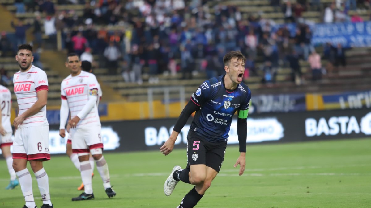 Richard Schunke anotó el primer gol del cuadro rayado en la ida de los octavos de final de la Copa Sudamericana