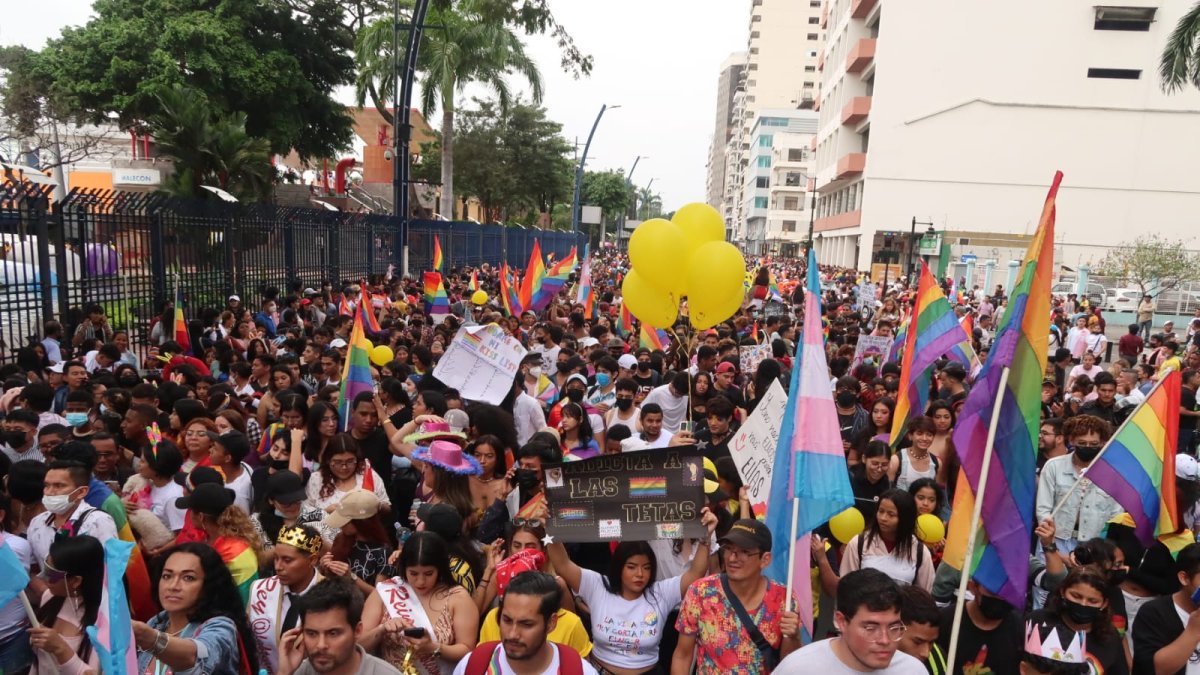 Las calles de Guayaquil se pintan con los colores del Orgullo.