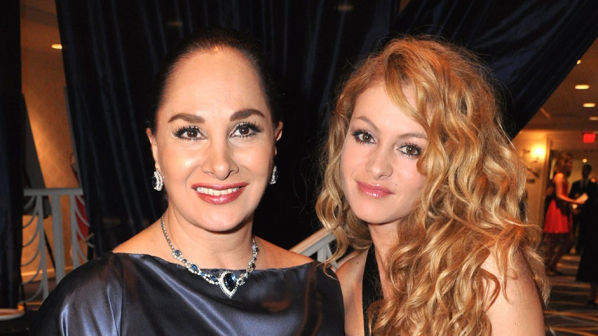 Con su hija, Paulina Rubio.