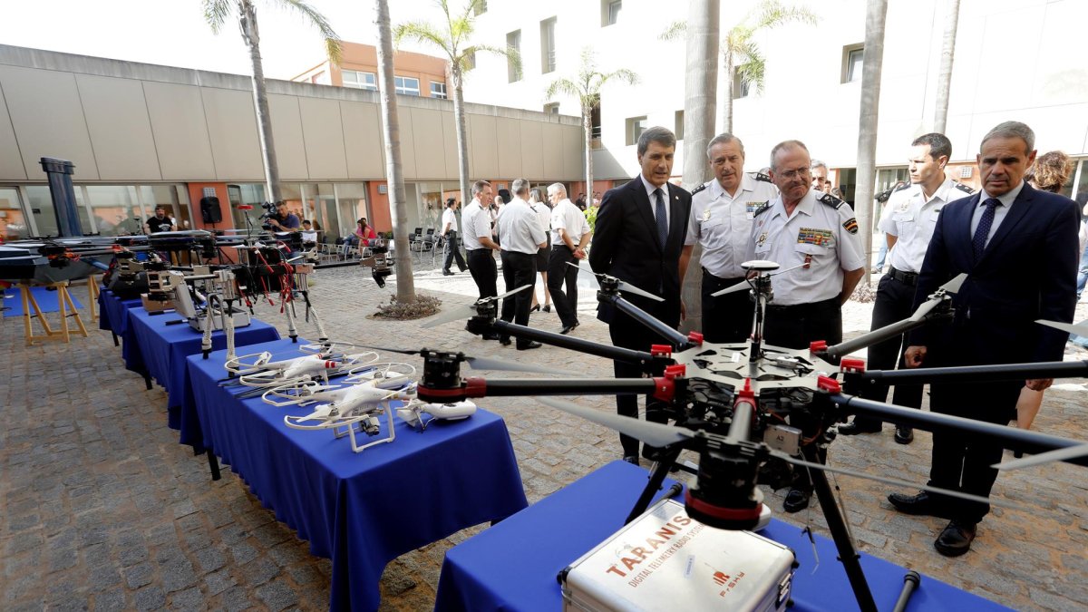 Varios de los drones incautados por la Policía española.