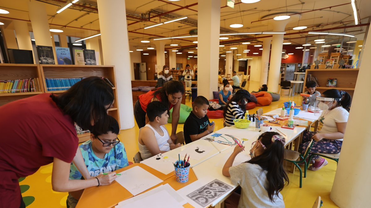 La Universidad de las Artes tiene una biblioteca infantil donde se cultiva el arte.