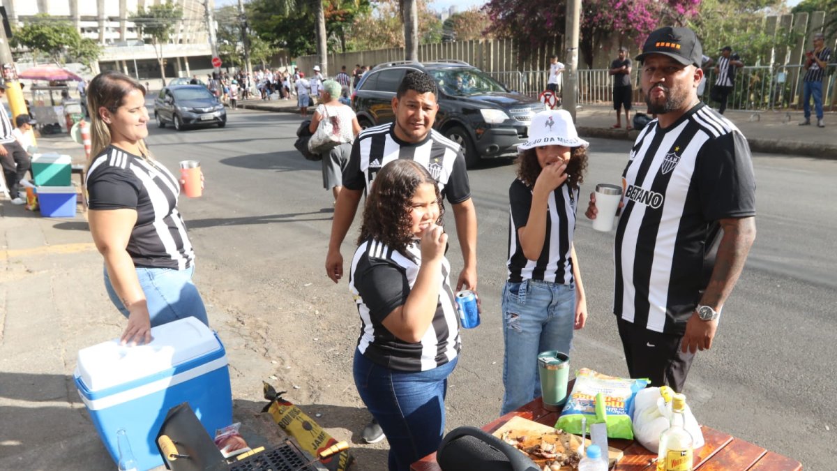 En los exteriores del Mineirao se come los platos típicos de la ciudad como el Feijao Tropeiro.
