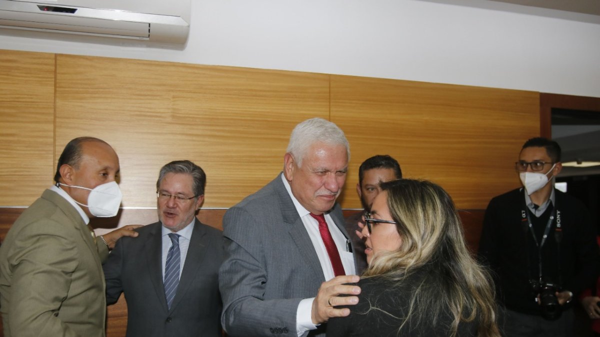 Cabrera habría anunciado su intención de dejar el Gobierno antes del paro convocado por la Conaie.