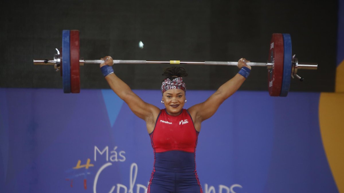 La ecuatoriana Neisi Patricia Dajomes Barrera fue registrada este domingo, durante la prueba de arranque, en la categoría de hasta 81 kg, del levantamiento de pesas de los XIX Juegos Bolivarianos, en Valledupar (Colombia). Dajomes ganó las medallas de oro de esta prueba y la de envión.