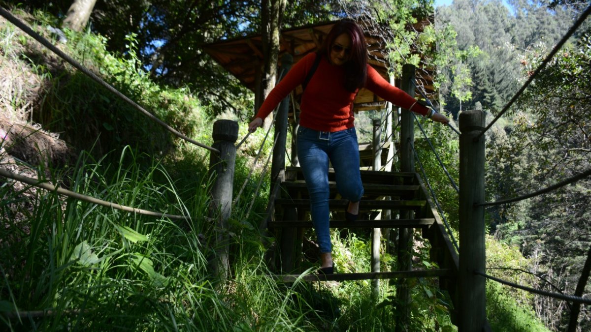 Ruinas. Los accesos para descender por un sendero de el Machángara no sirven