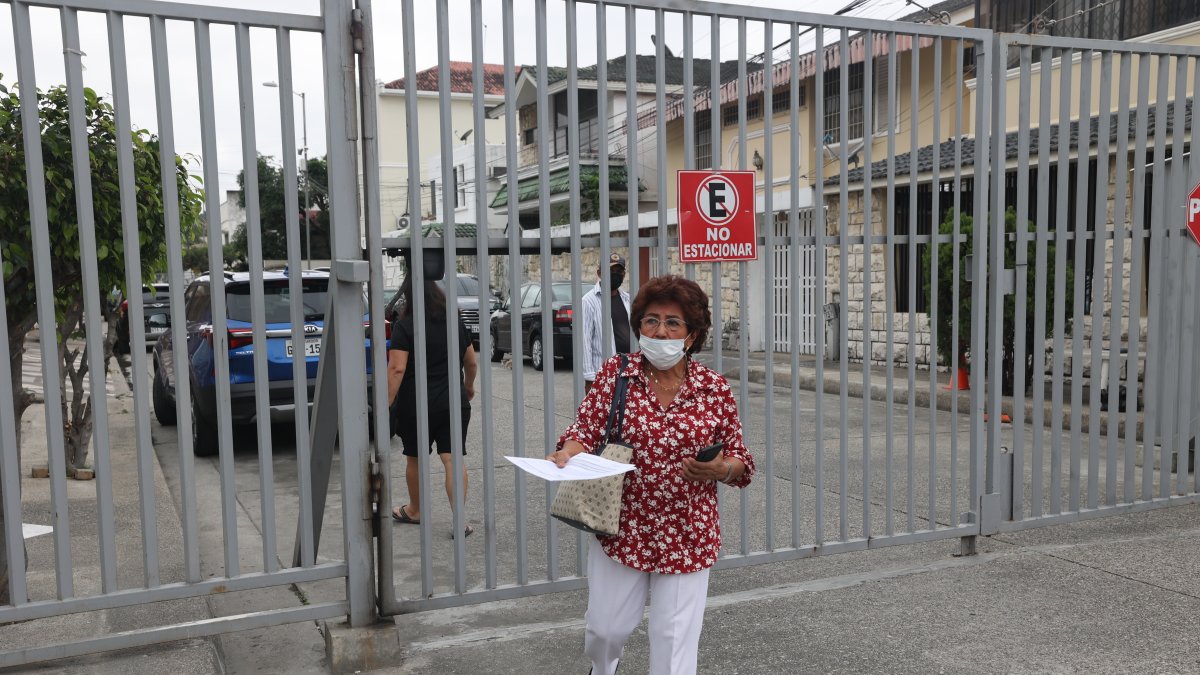 Argumento. Diferentes vecinos mostraron denuncias de los asaltos que sufrieron y que los empujaron a colocar las estructuras.