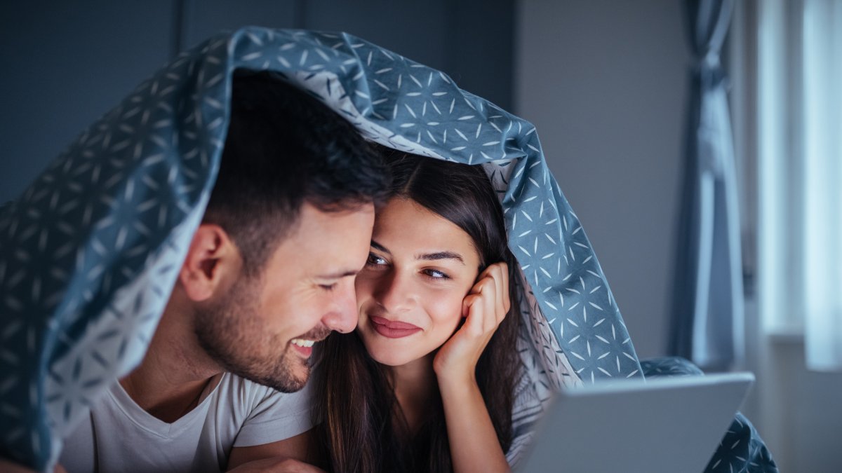 La vida sexual de la pareja puede encontrar en la pornografía una herramienta para la estimulación.