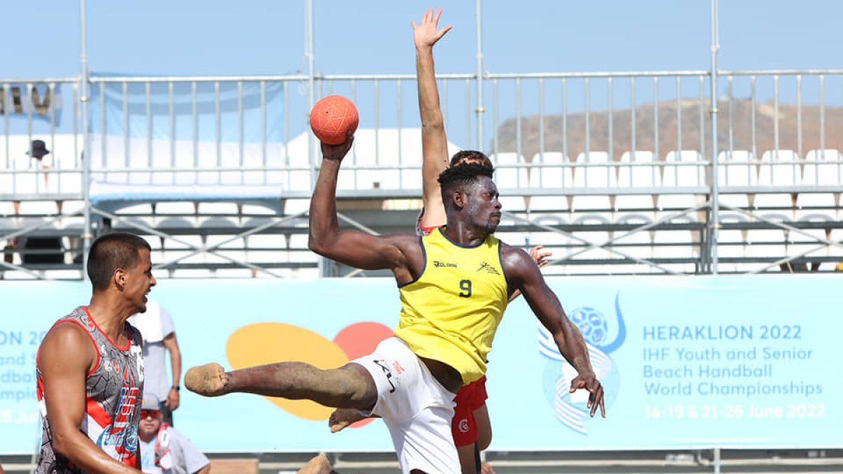 Eduardo Quiñónez, en una acción durante el Mundial de Balonmano en Grecia.