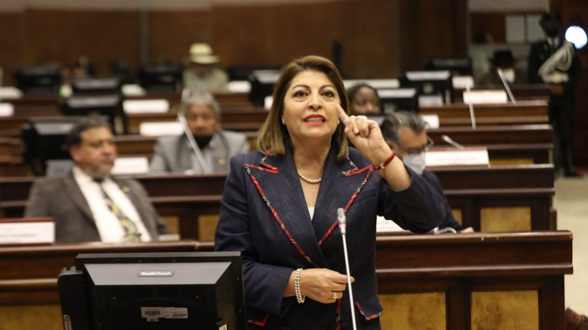 Indignada. Wilma Andrade desmiente al presidente de la Asamblea: no nos equivocamos, nos manipularon, dice.