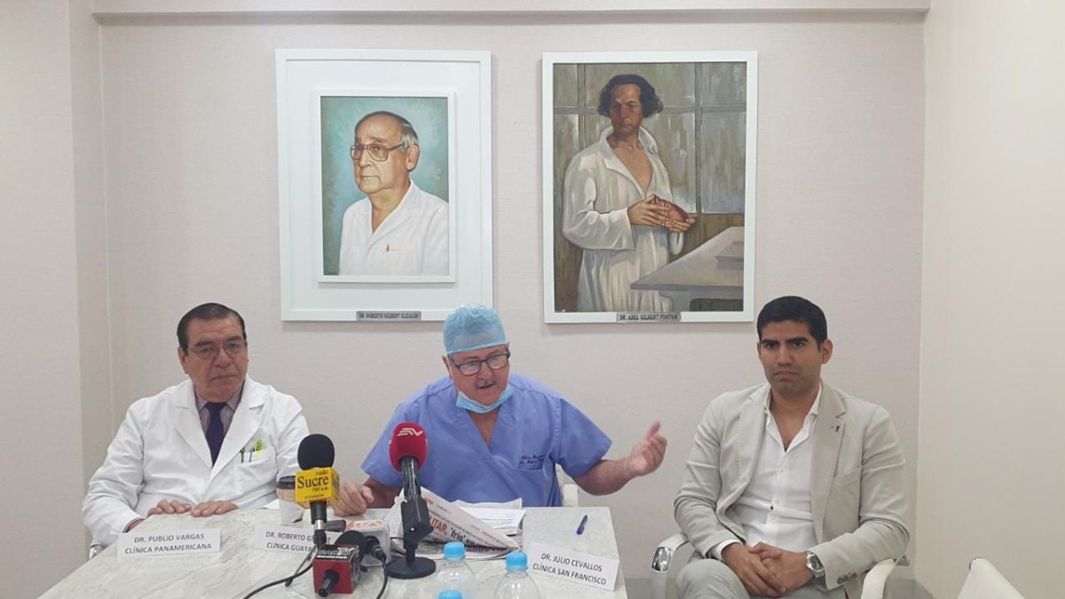 Encuentro. Varias clínicas del país se reunieron en rueda de prensa para exigir el pago de facturas por la prestación de servicios a pacientes del MSP y del IESS.