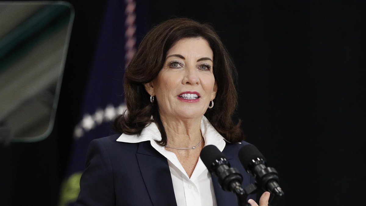 Fotografía de archivo en la que se registró a la gobernadora del estado de Nueva York, Kathy Hochul, quien afirmó que esta cifra supera con creces la proyectada por los legisladores neoyorquinos que habían calculado una recaudación de 249 millones.