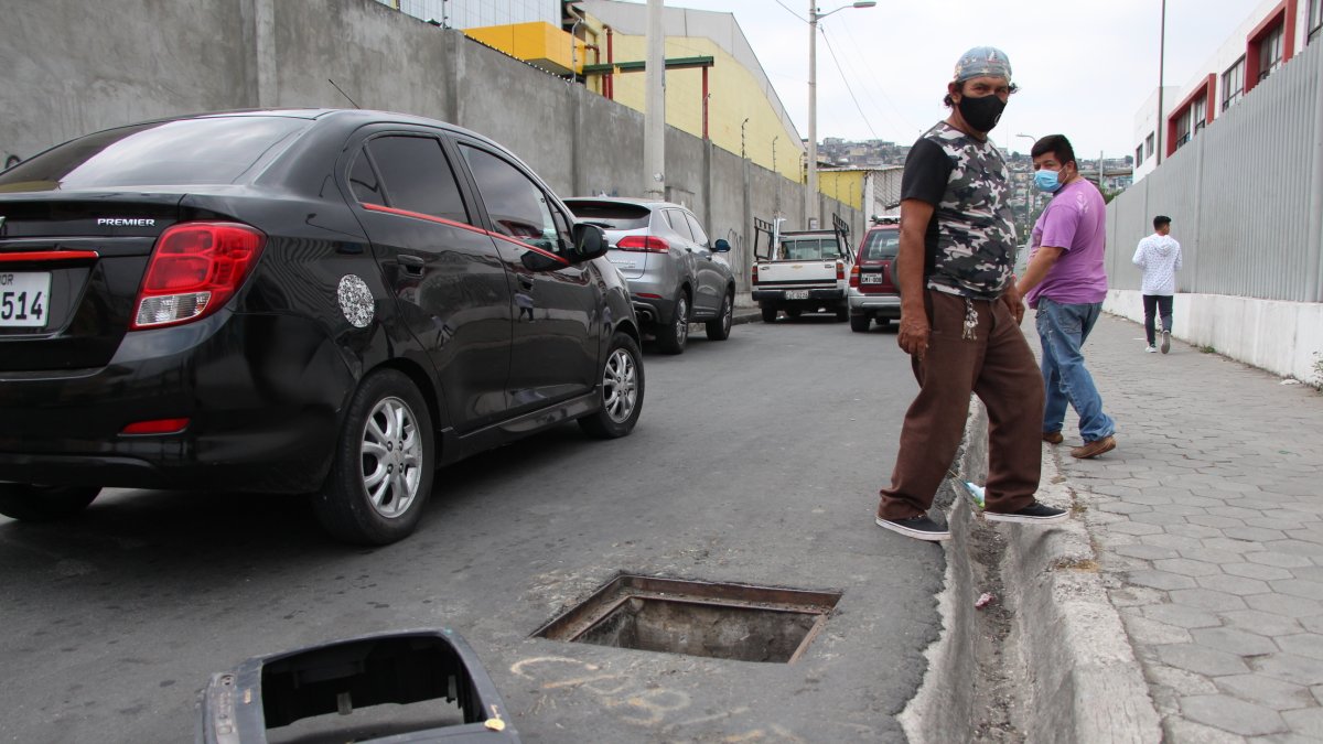 Ubicación. Uno de los hoyos está a la entrada de la calle Séptima de Mapsingue Este.