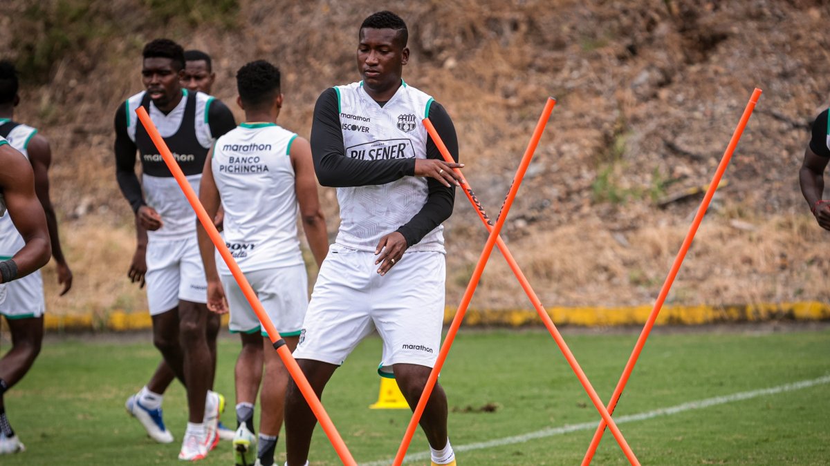 Jhon Cifuente, delantero de Barcelona, se afina físicamente para el inicio de la segunda etapa de la LigaPro.