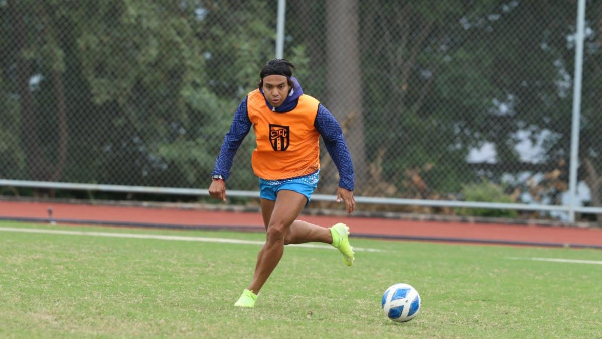 Jefferson Montero espera marcar diferencias con 9 de Octubre esta temporada.