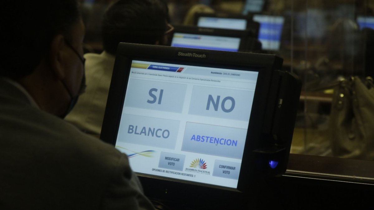 Votación. Los piratas informáticos que manipularon las curules electrónicas desde un computador externo, tenían las claves de acceso necesarias.