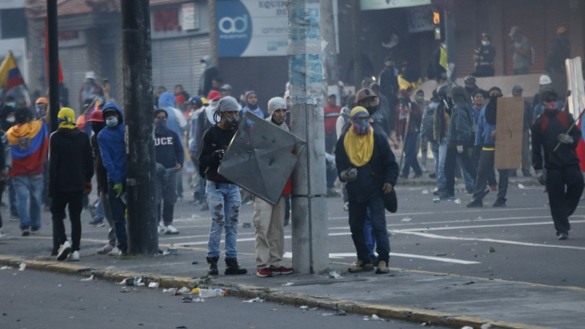 Hechos. Grupos alojados en la Central y en la Salesiana provocaron desmanes en el centro y norte de Quito.