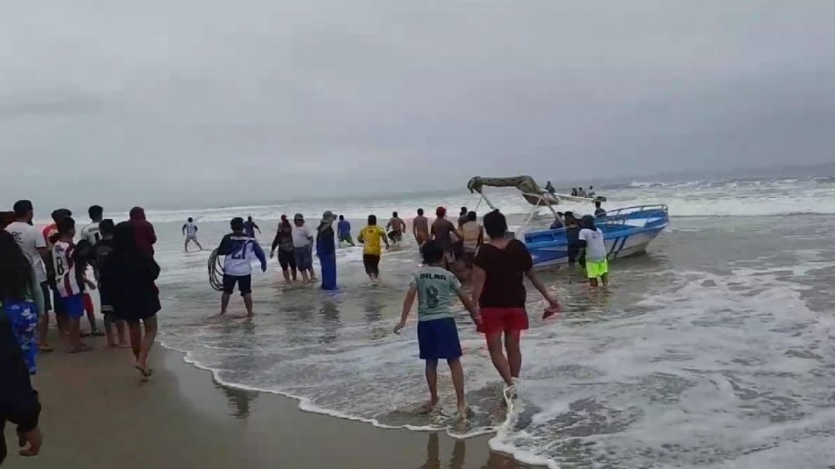 Unión. Toda la población se unió para orar por el regreso de los artesanos, quienes llegaron asustados, pero felices de regresar con vida.