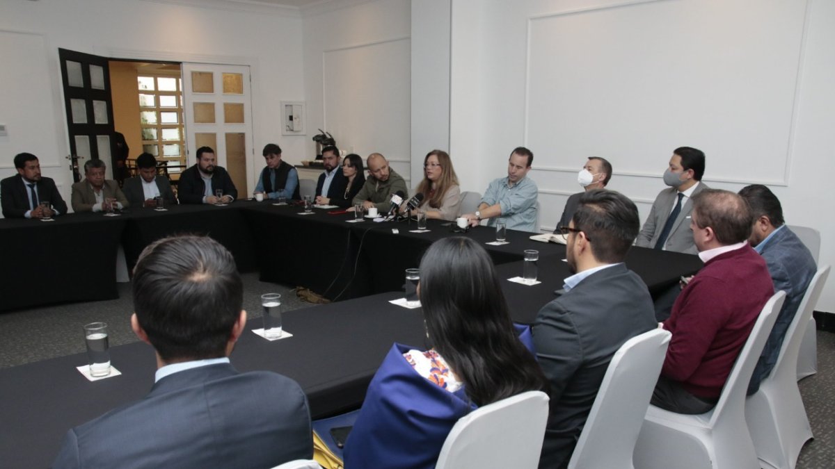 Encuentro. Participación Ciudadana se reunió ayer con un grupo de aspirantes a la Alcaldía de Quito.
