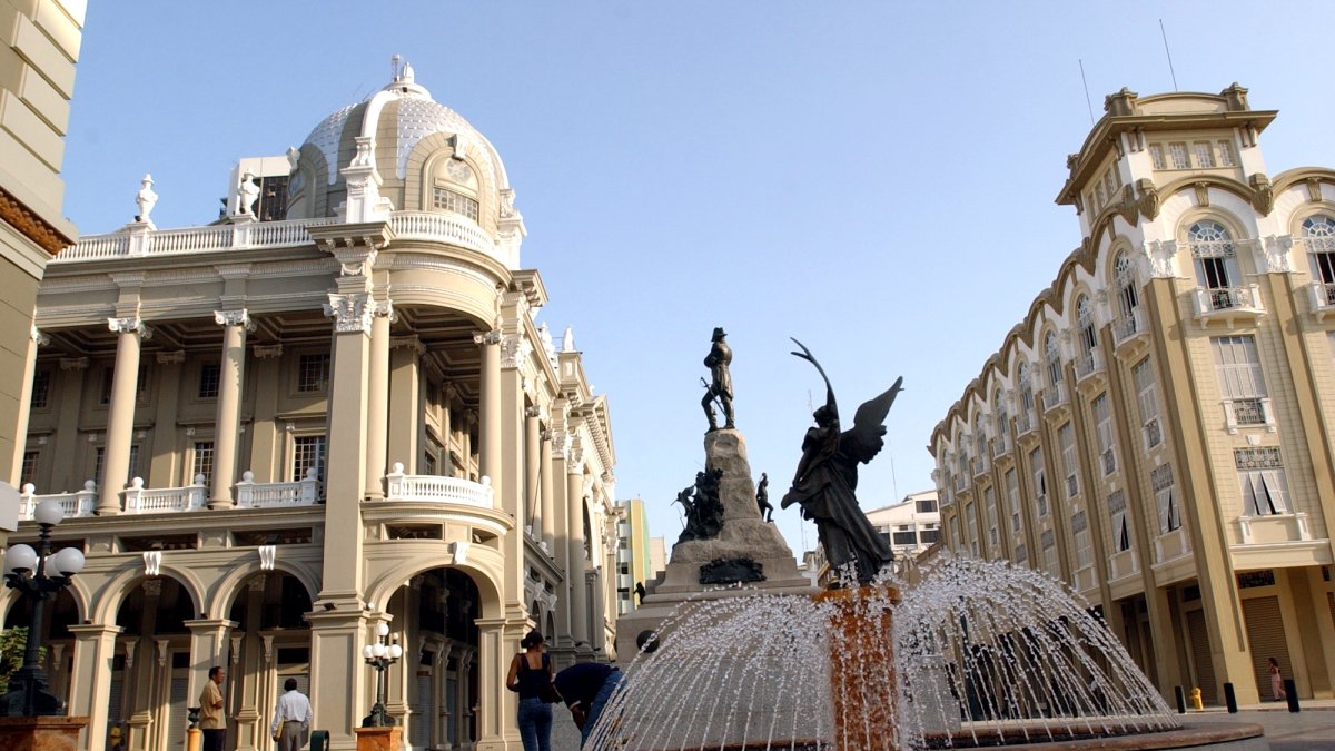 Plaza de la Administración, donde se levanta el edificio principal del Municipio de Guayaquil.