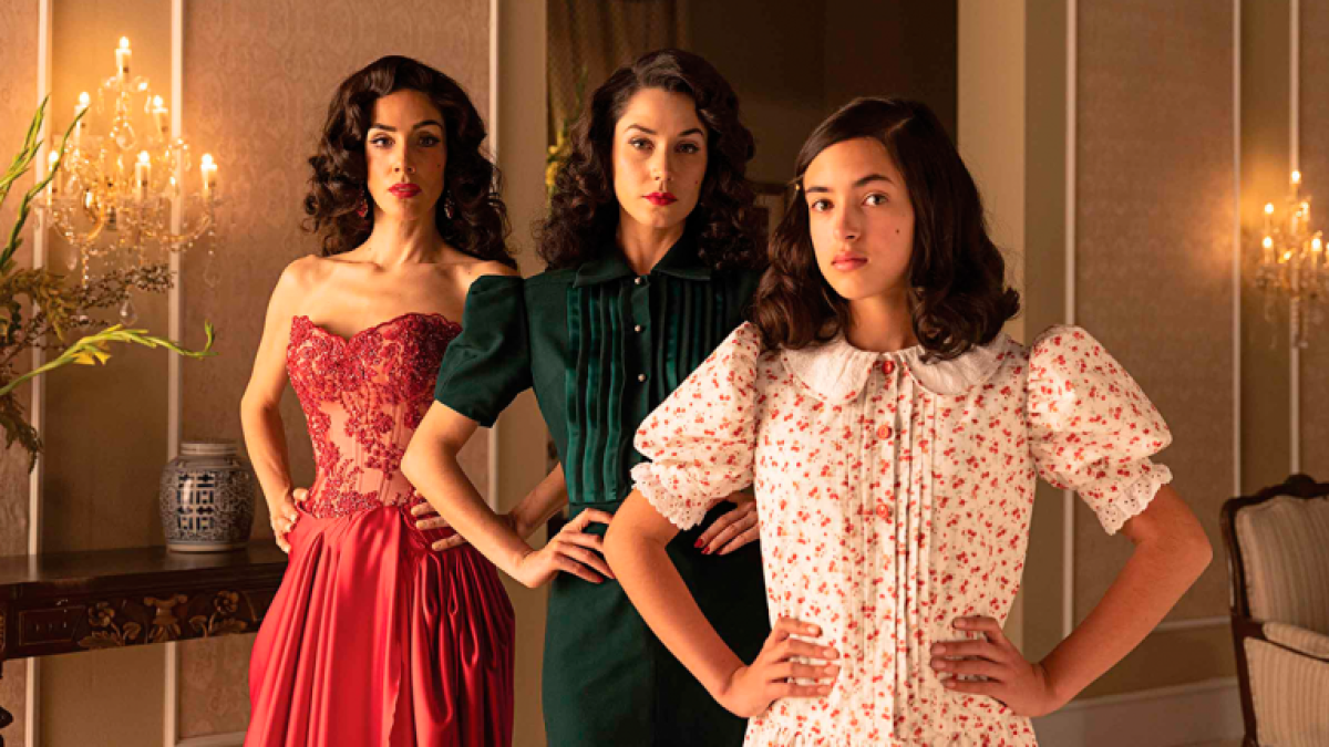 Sandra Echeverría con Ximena Romo y Abril Vergara.