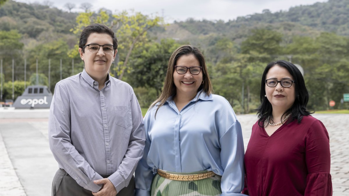 Carlos Monsalve, Cecilia Paredes y Paola Romero, las autoridades de la Espol para el periodo 2022-2027.