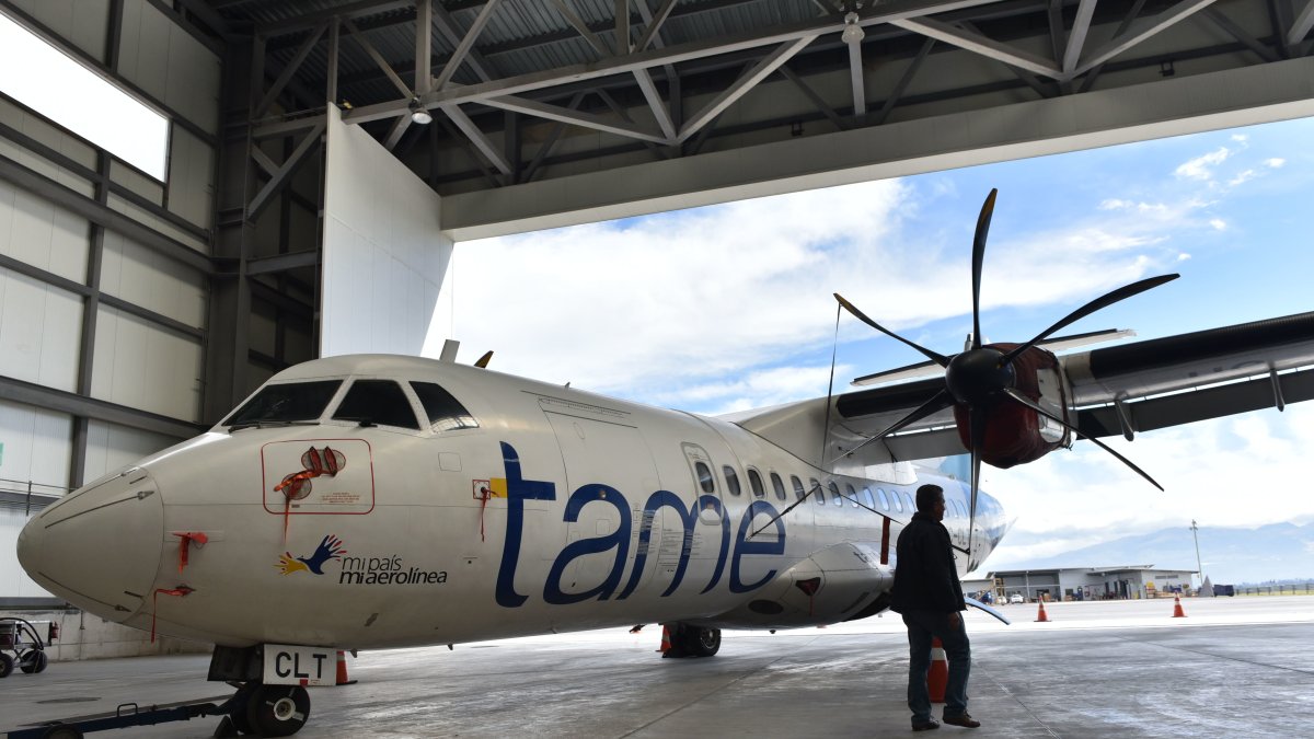 El Gobierno busca vender cinco aviones de Tame en liquidación. Uno ya se ha vendido.