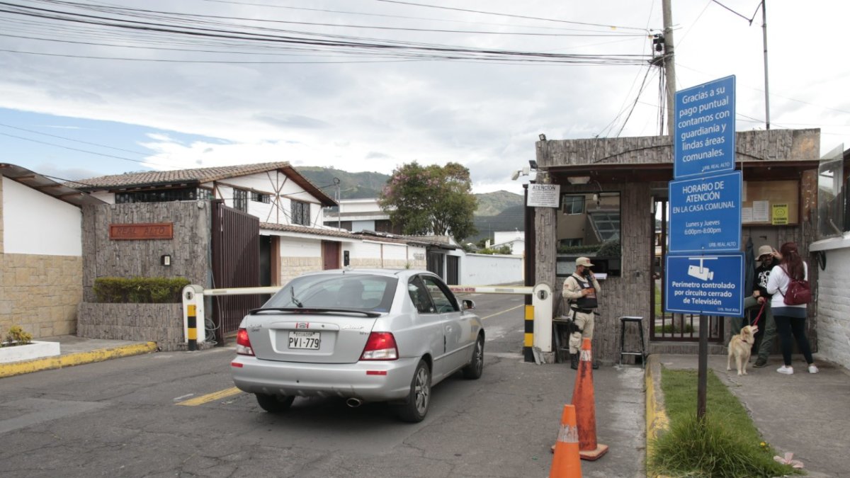 Garitas. Los habitantes de la urbanización Real Alto construyeron dos garitas de acceso vehicular y peatonal sin permiso municipal.