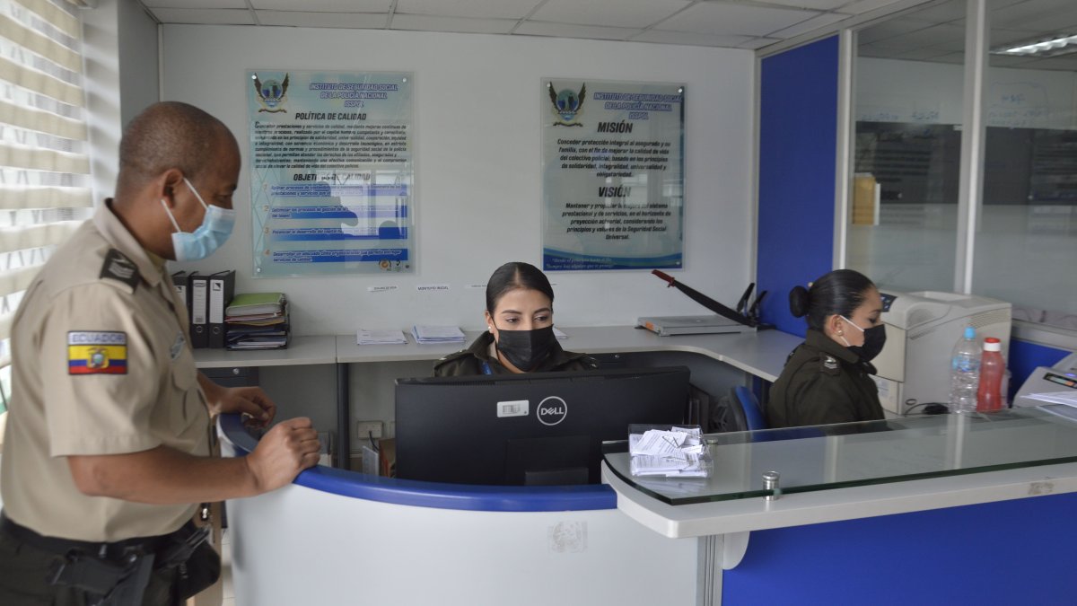 Afectados. En el país hay 51.000 policías activos y 21.000 pasivos. Unas 8.000 personas reciben montepíos.