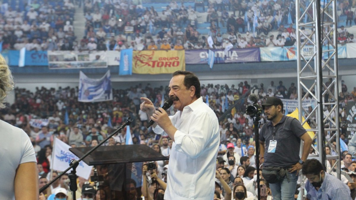 El exalcalde de Guayaquil, Jaime Nebot, propuso la posibilidad de que el federalismo sea un sistema a ser aplicado en el país.