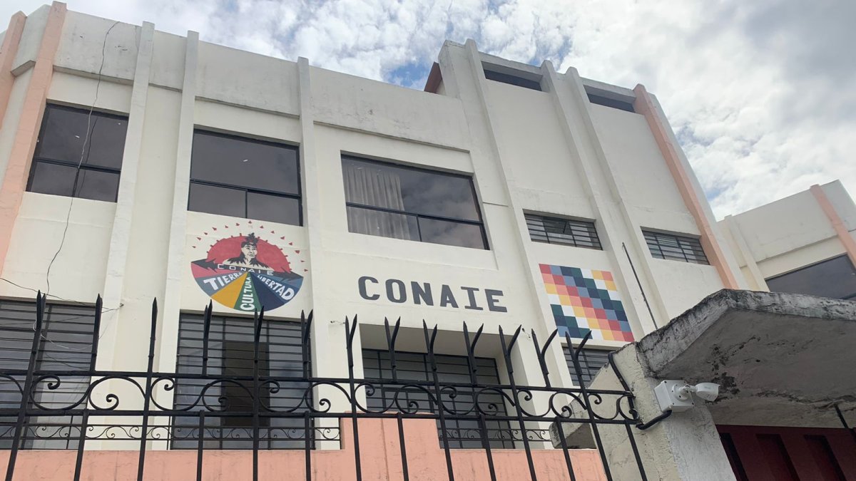 En la sede de la CONAIE se reúne la mesa de subsidio de combustibles en el segundo día de trabajo.