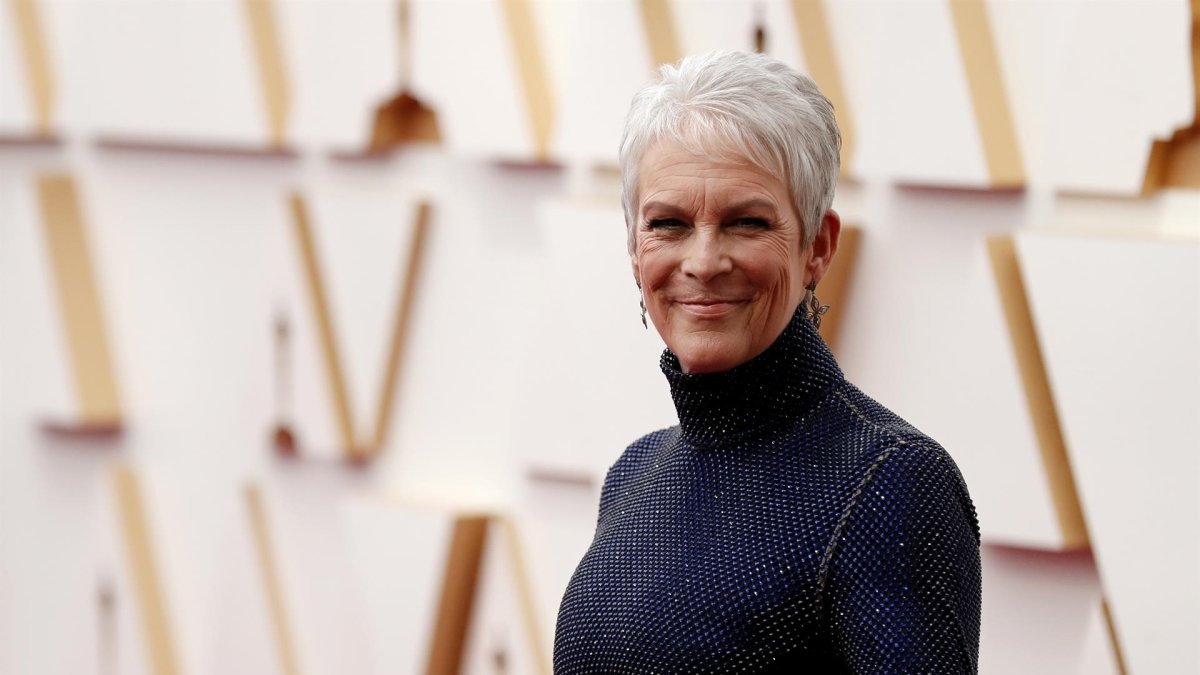 Jamie Lee Curtis mientras posa en la 94ª ceremonia anual de los Premios de la Academia en el Dolby Theatre de Hollywood