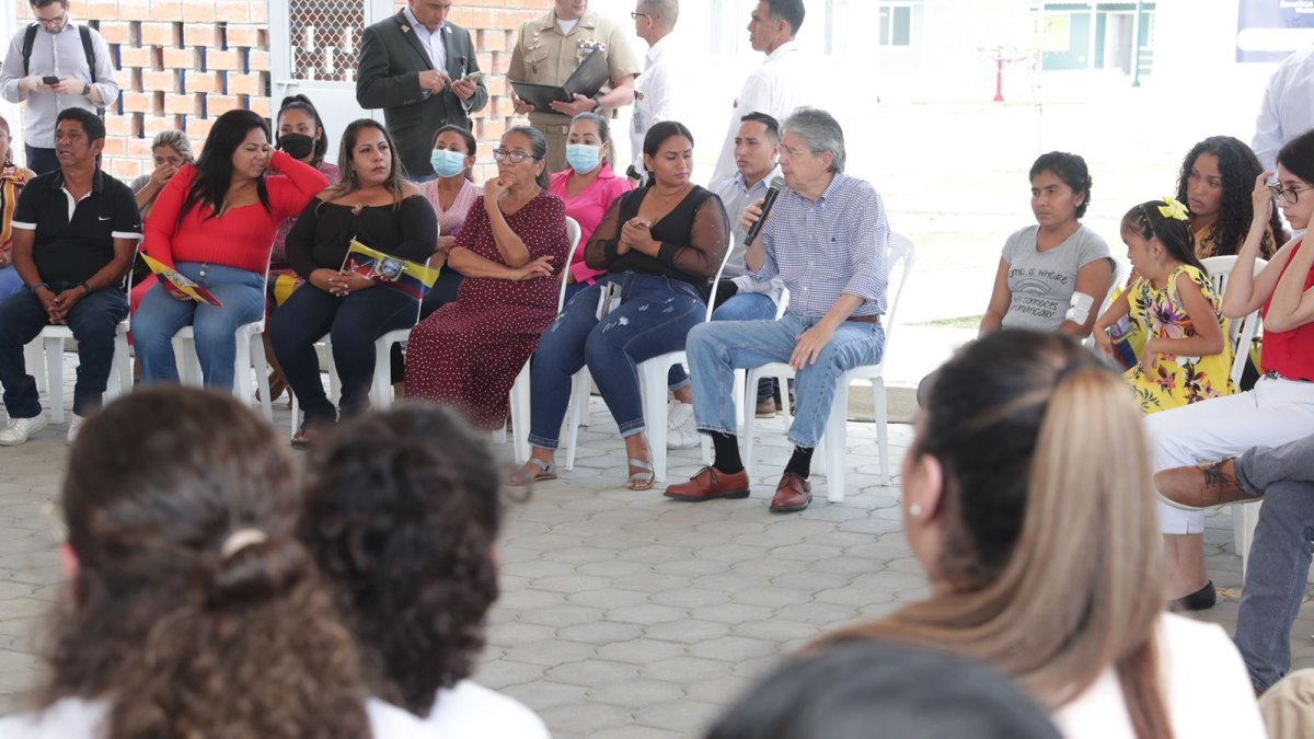 Presidente. Guillermo Lasso participó en el evento de entrega de las casas para personas pobres.
