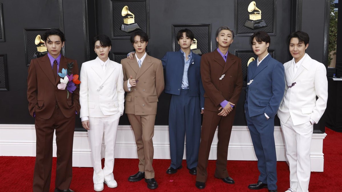 V, Suga, Jin, Jungkook, RM, Jimin y J-Hope de BTS.