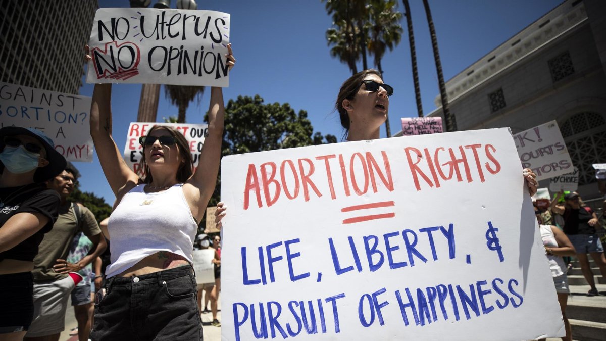 Vista de una protesta por el derecho al aborto en Los Ángeles, California (EE.UU.)