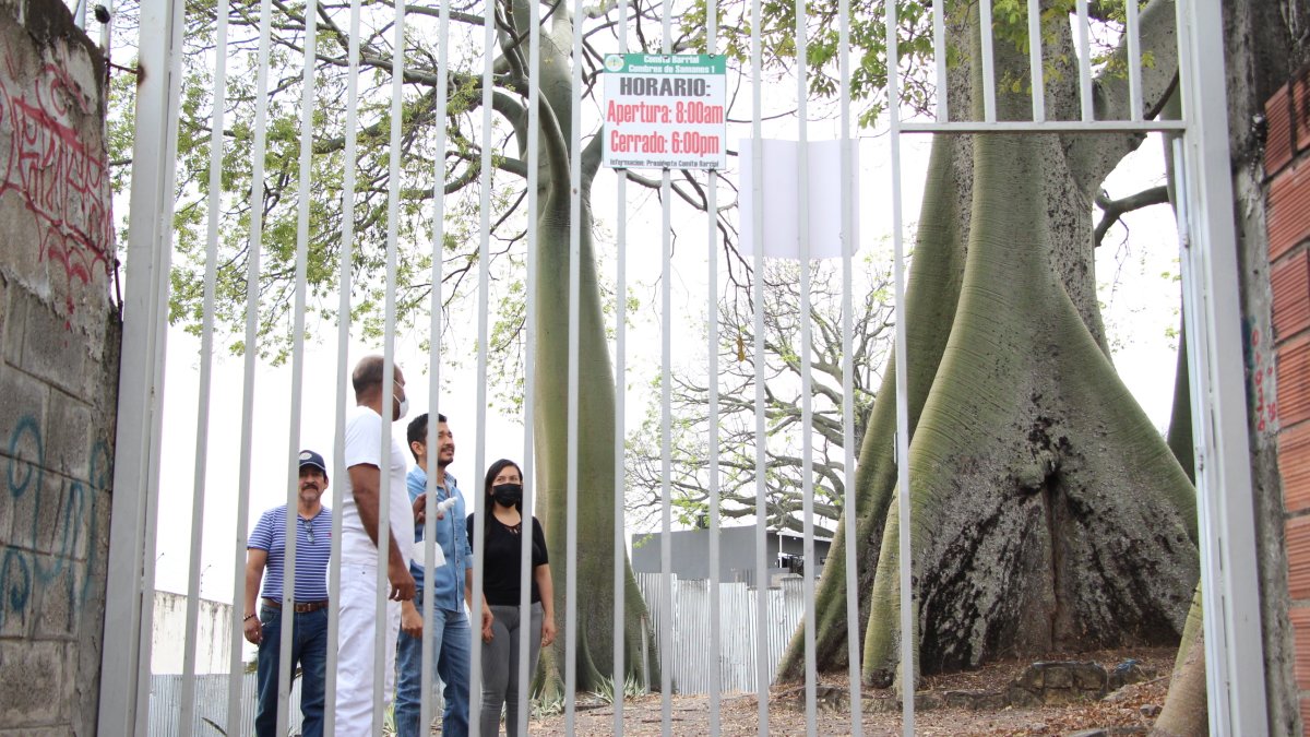 Los controles de acceso han permitido que los residentes de Samanes 1 recobren algo de la tranquilidad perdida por la inseguridad; pero dicen que  los problemas no han sido superados totalmente.